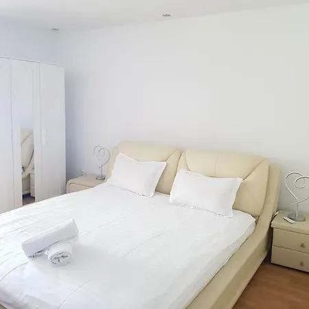 Luxury Rooms Ferdinand 3 아파트 *